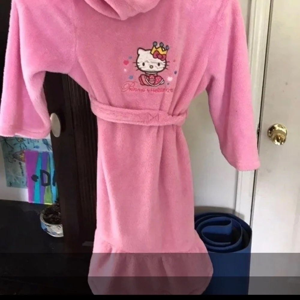 Hello Kitty Princess Robe - Picture 5 of 12